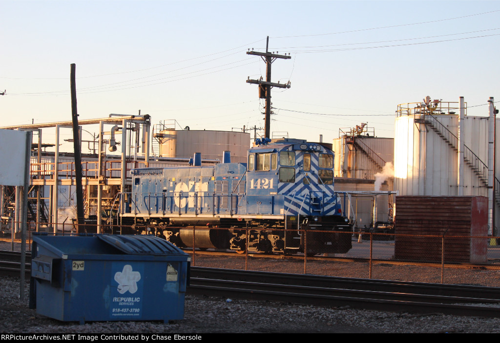 CIT 1424 Switcher sitting in Holly- Sinclair Refinery